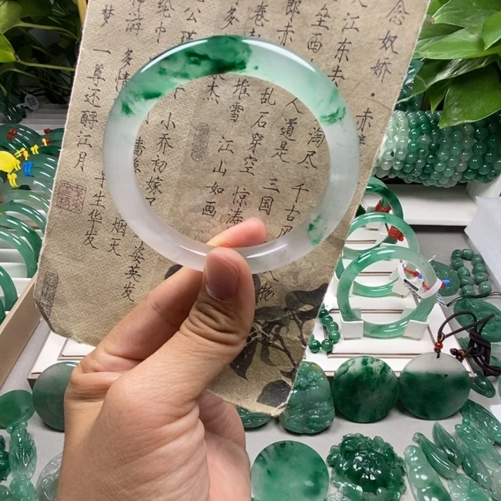 未镶嵌手镯石英质玉