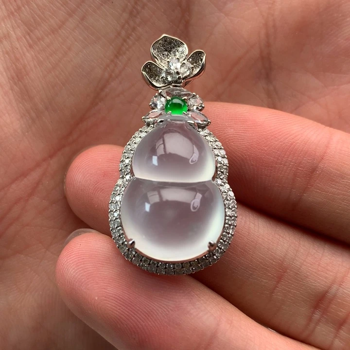 翡翠颈饰18K金镶嵌翡翠吊坠