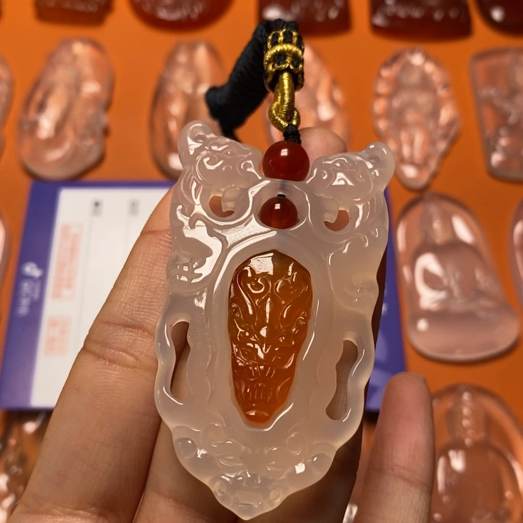 宇***风玛瑙/玉髓未镶嵌颈饰