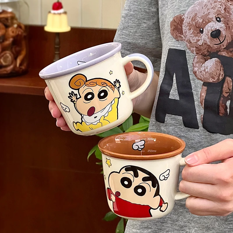 舍里蜡笔小新一家四口陶瓷杯卡通刻度马克杯高颜值儿童牛奶早餐杯