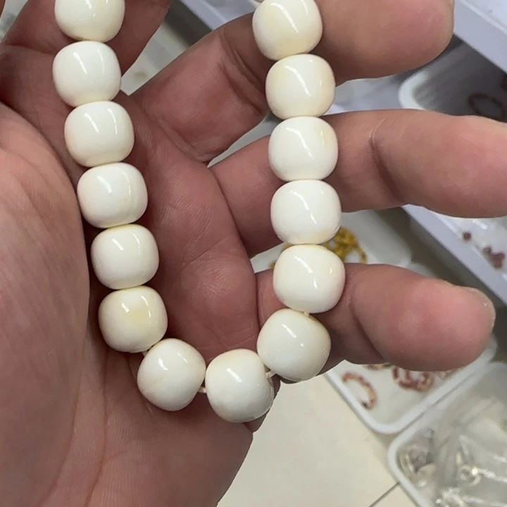 白玉菩提吊坠白色385