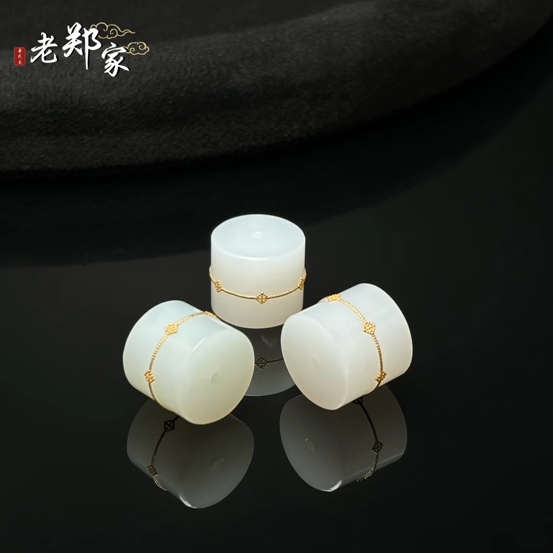 【老郑家】18K金和田玉路路通吊坠多样性发1件 约12*14mm带链子