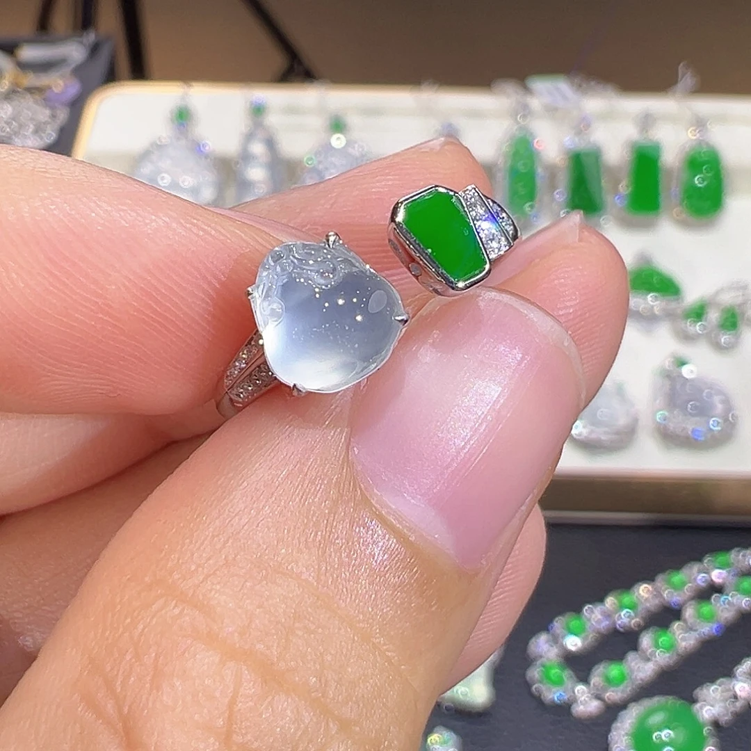 翡翠18K金镶嵌戒指