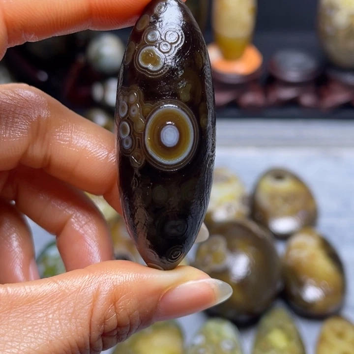 黑***雷玛瑙/玉髓未镶嵌裸石