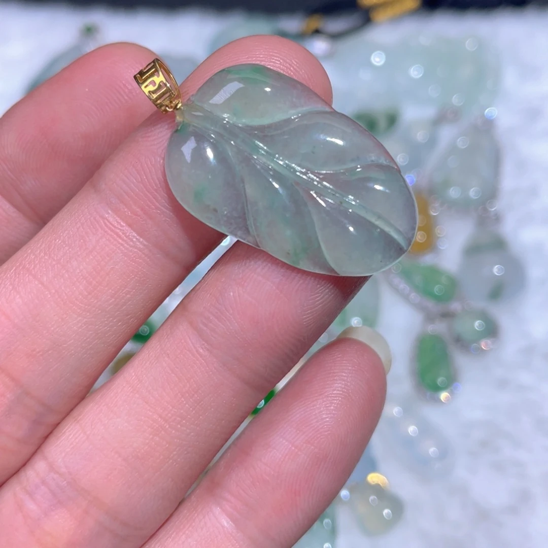 翡翠18K金镶嵌颈饰翡翠