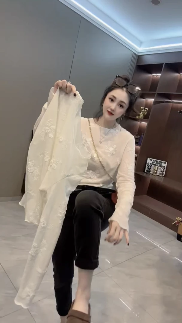 欧洲站2025秋季新款植绒花朵长袖t恤女时尚洋气修身显瘦打底衫潮