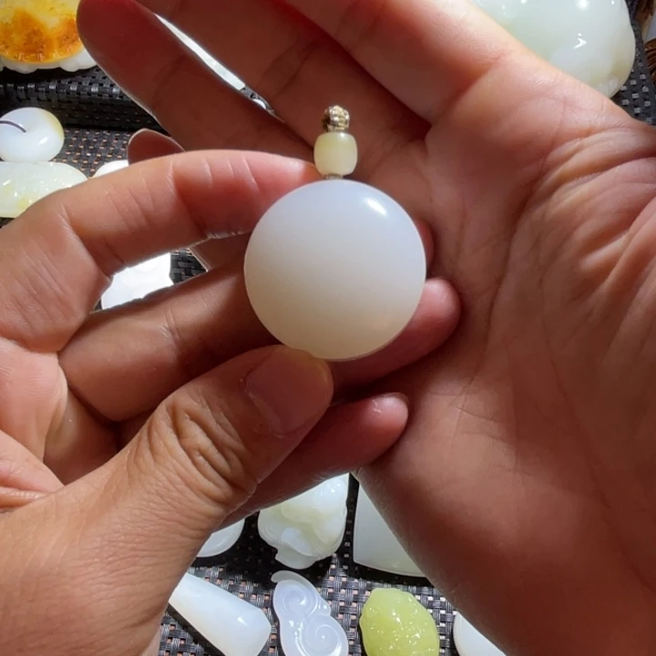 偶***遇和田玉未镶嵌颈饰