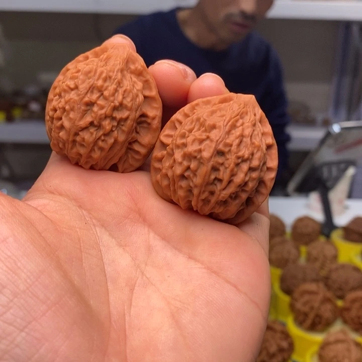 文玩核桃吊坠文玩核桃金牛37～