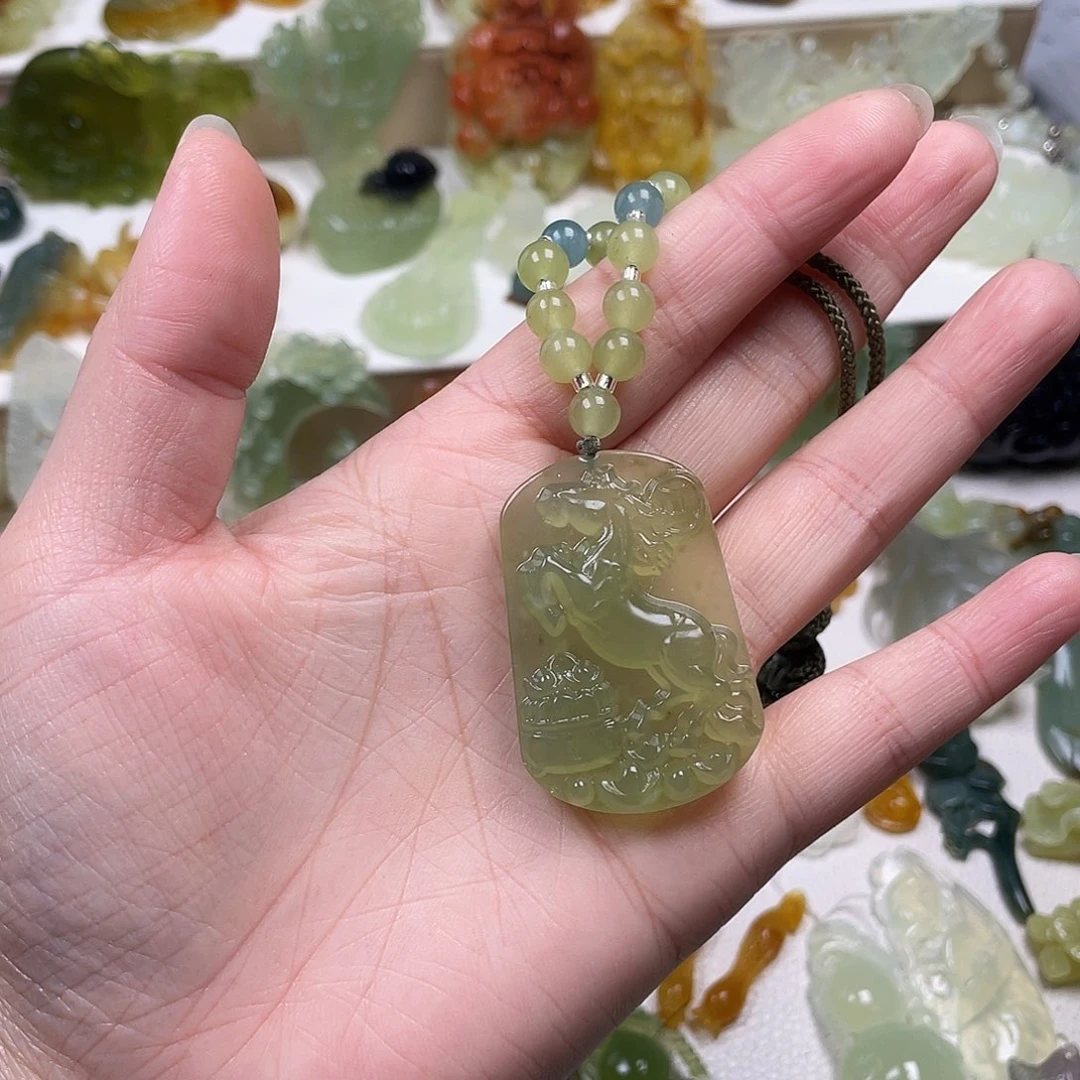 蛇纹石玉未镶嵌颈饰