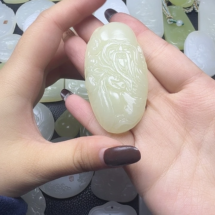 石英质玉未镶嵌颈饰