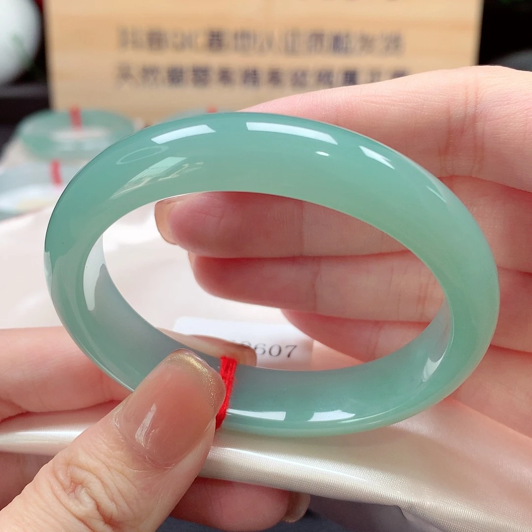 未镶嵌手镯（贵妃镯）翡翠天然a货翡翠