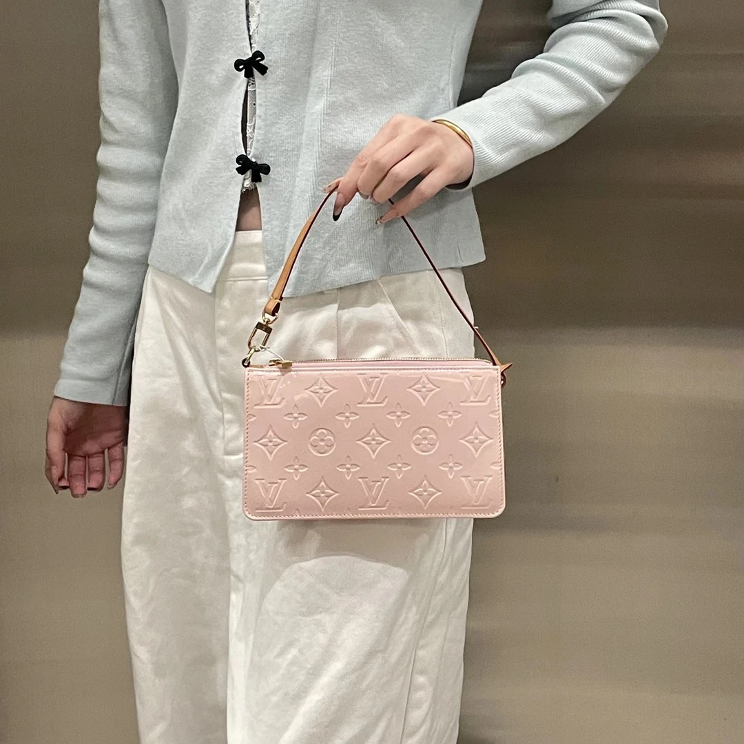 95新 LouisVuitton/路易威登 lv樱花粉漆皮麻将腋下包