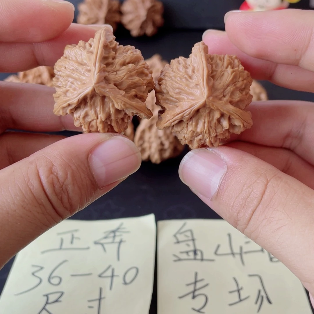 桃核把件盘山三棱正奔3.7尺寸3.9高文玩核桃已打底
