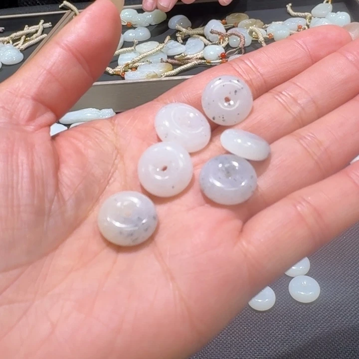 和田玉未镶嵌颈饰拍一发一多样性