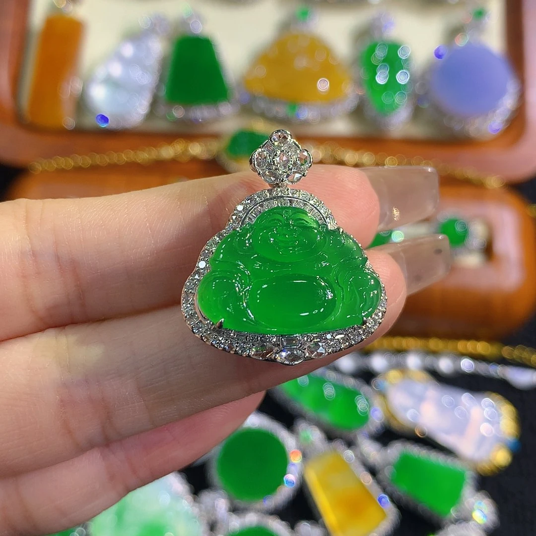 颈饰18K金镶嵌翡翠