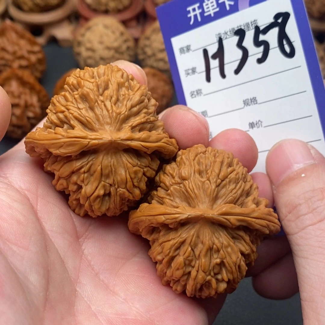 文玩核桃把件46菊花楼