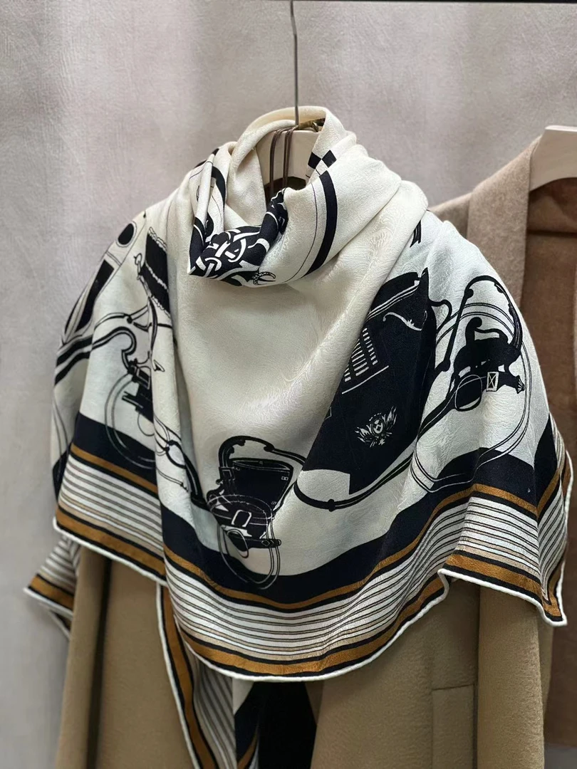 140丝绒方巾-粉杏马车 色织提花135cm丝巾