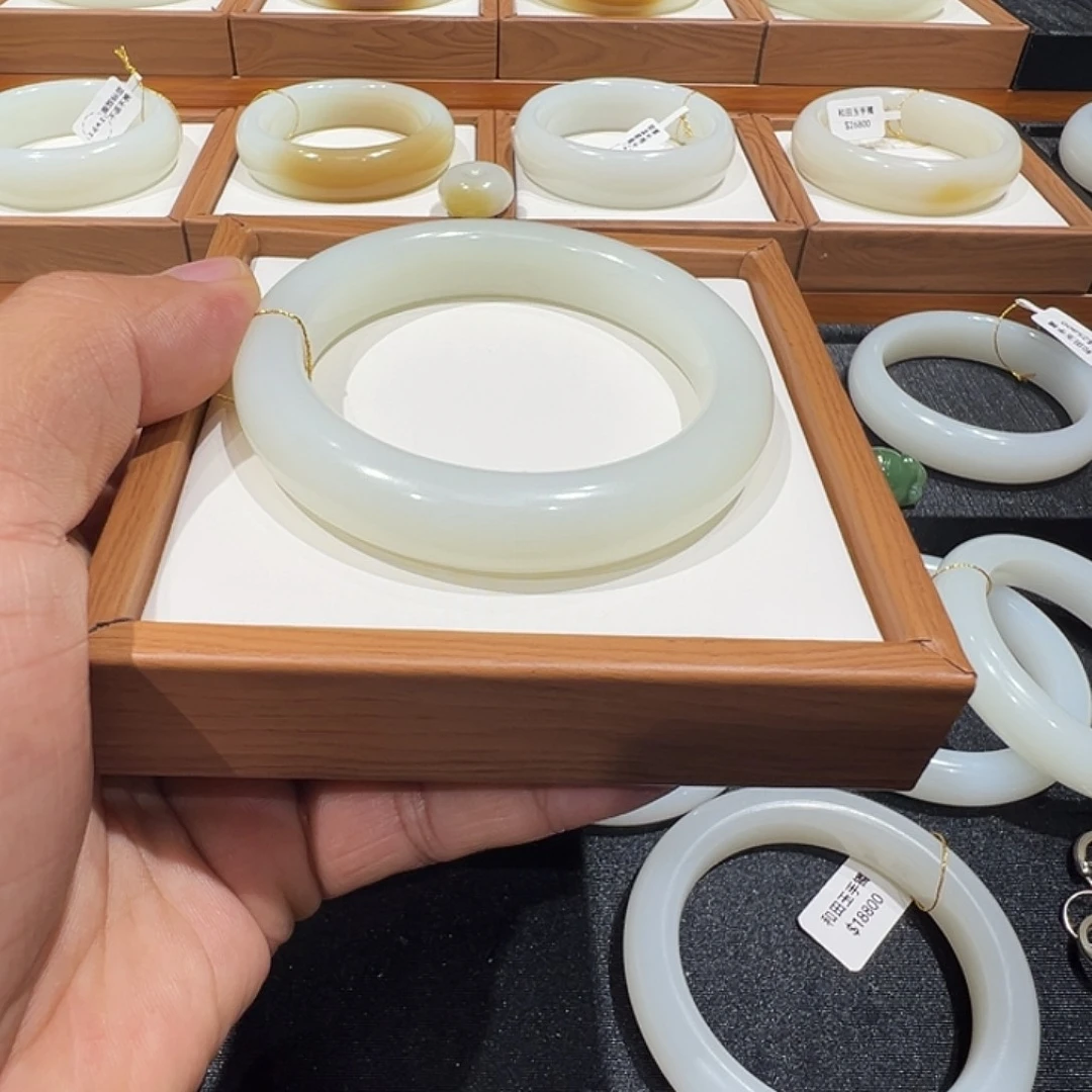 和田玉未镶嵌手镯