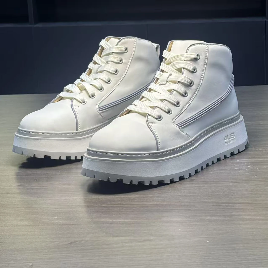 2026预告款新品首发4US轻软弹时尚中帮白色休闲鞋板鞋