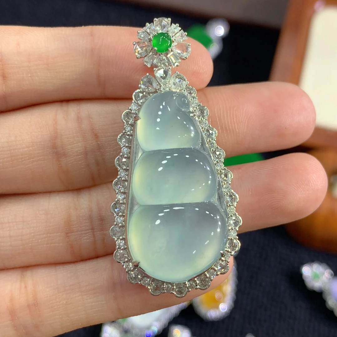 翡翠18K金镶嵌吊坠(不含链)福豆