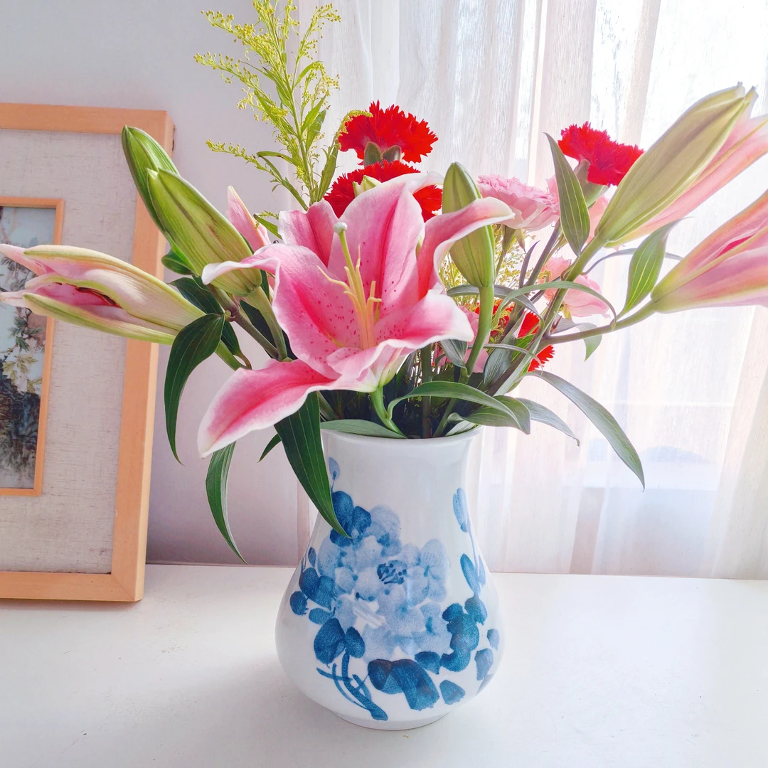 高温釉下手绘青花牡丹福袋器型陶瓷花瓶