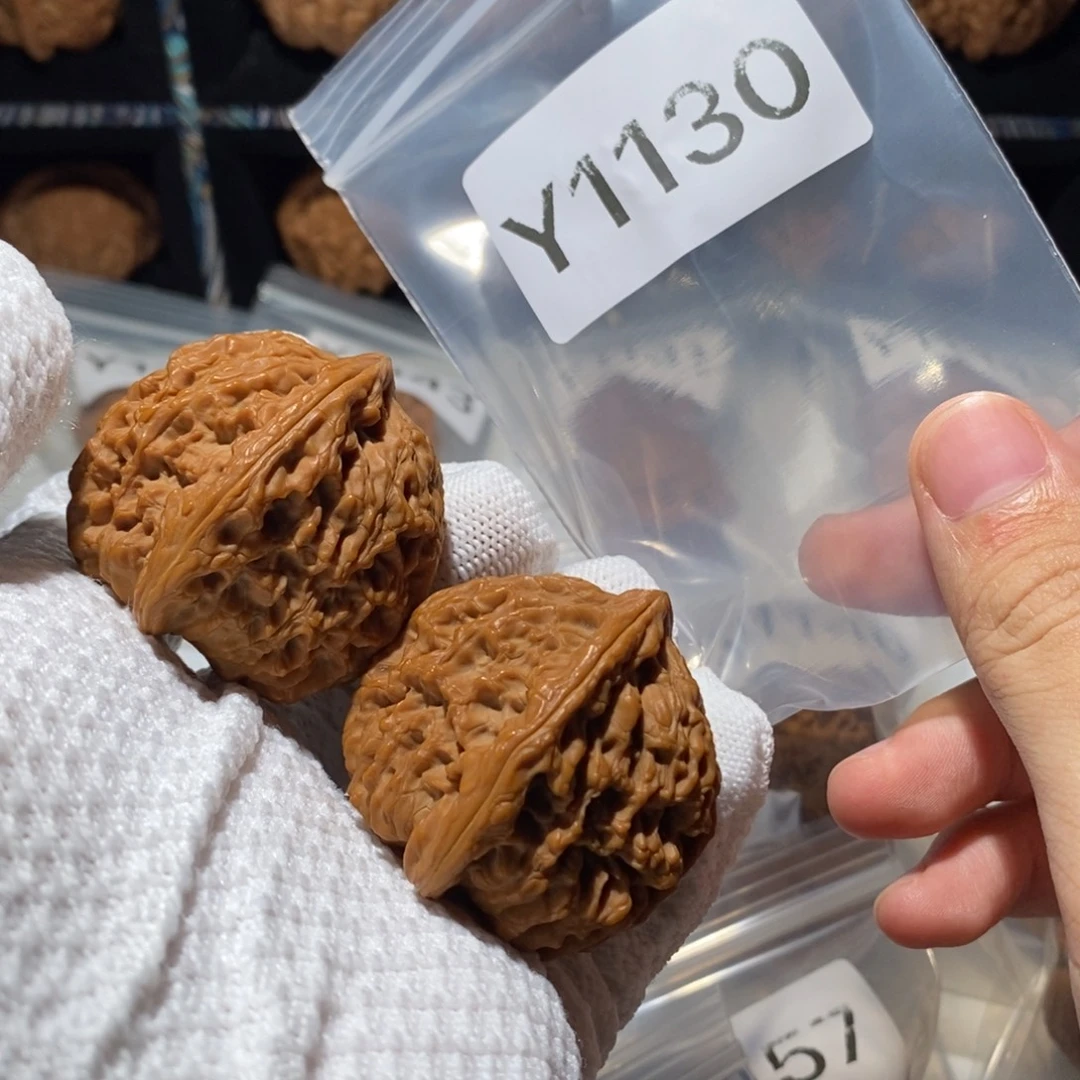 封***文玩核桃吊坠42南疆浮黄保修