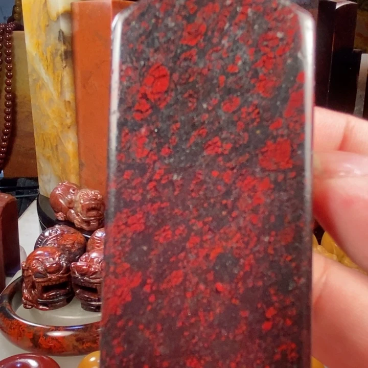 玉桂林鸡血红玉印