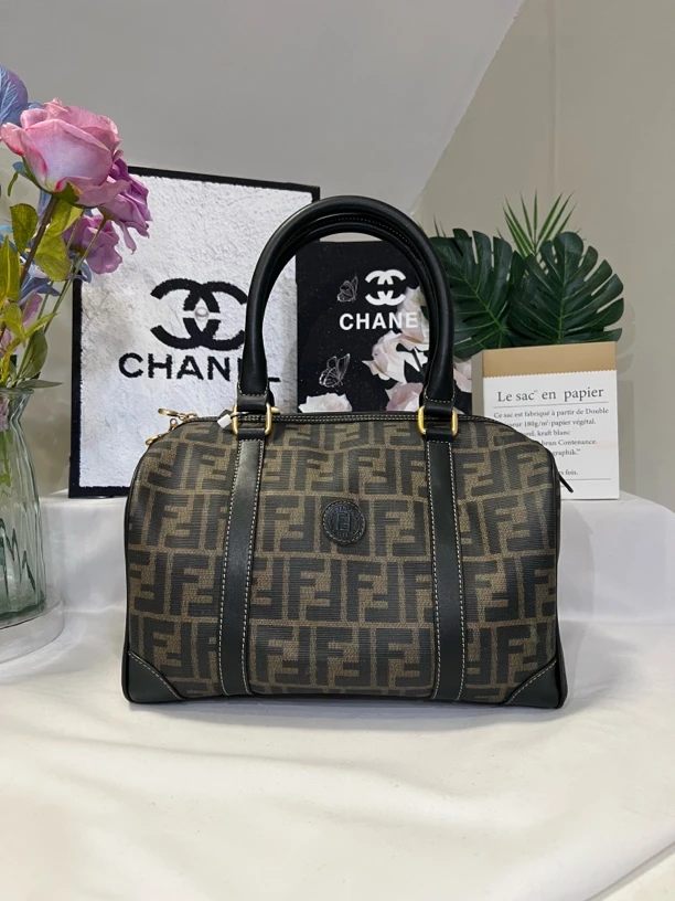 95新 FENDI/芬迪 兔兔奢G专属/芬迪手提包波士顿/241126030
