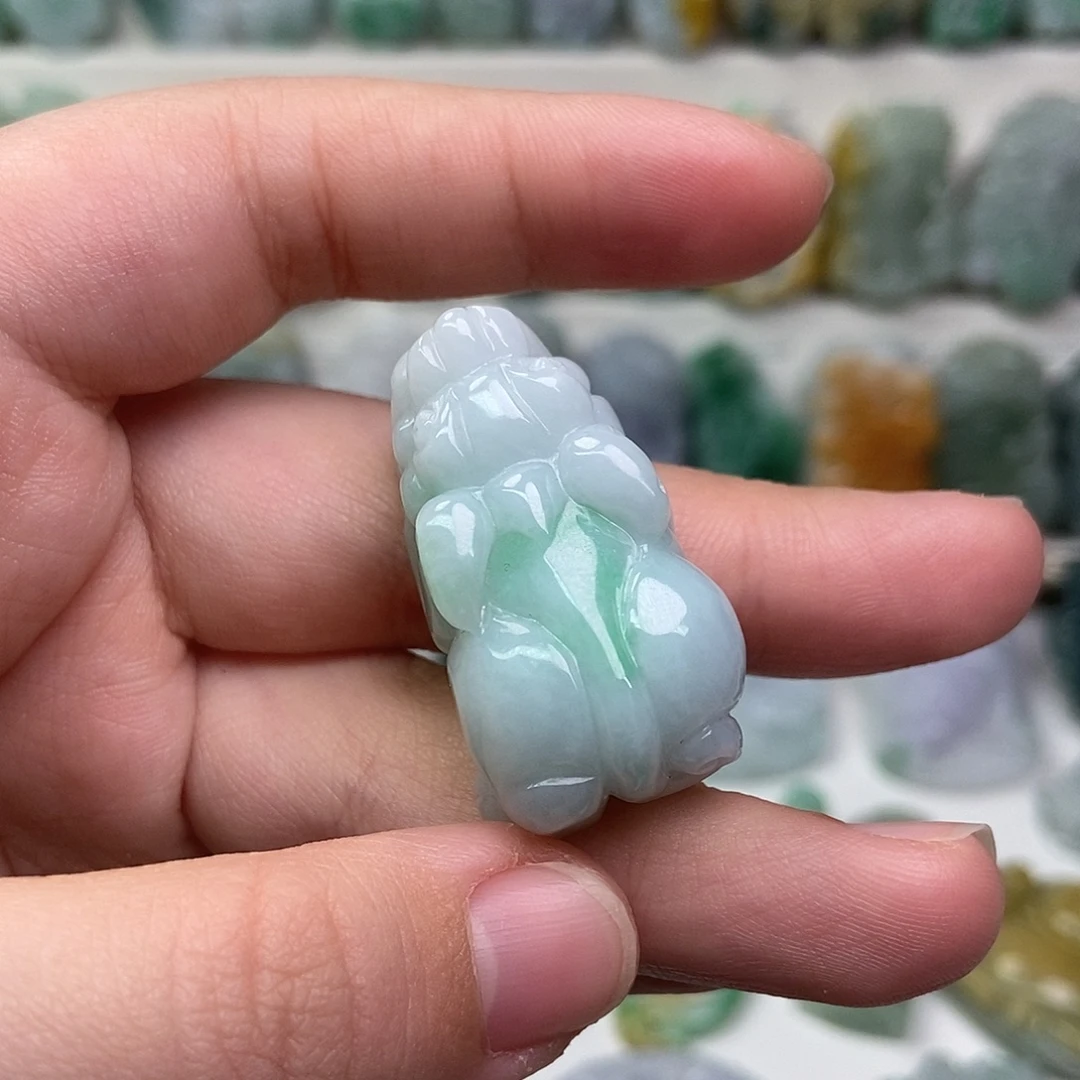 翡翠未镶嵌吊坠(赠链)