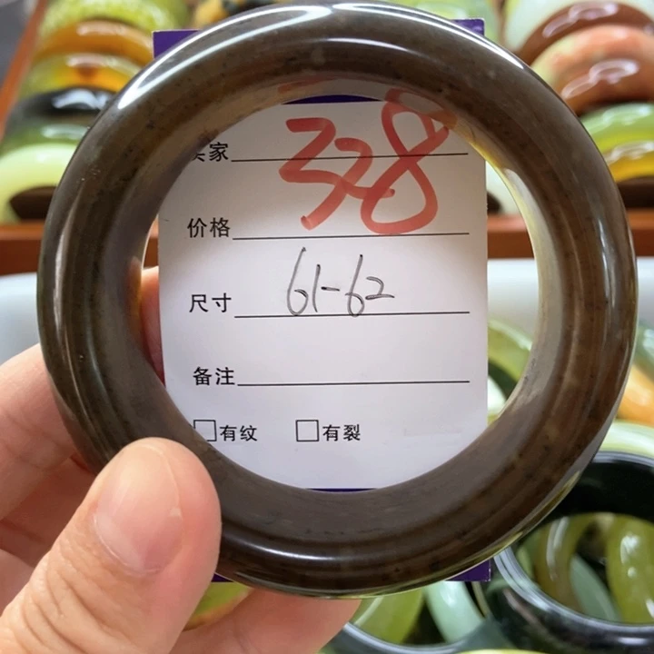 田***甜蛇纹石玉未镶嵌手镯