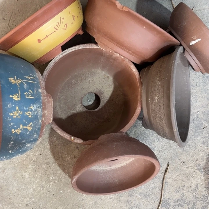 紫砂花盆100-7。  微瑕。