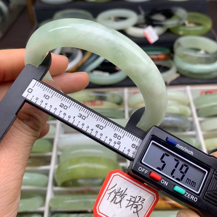 蛇纹石玉未镶嵌手镯498