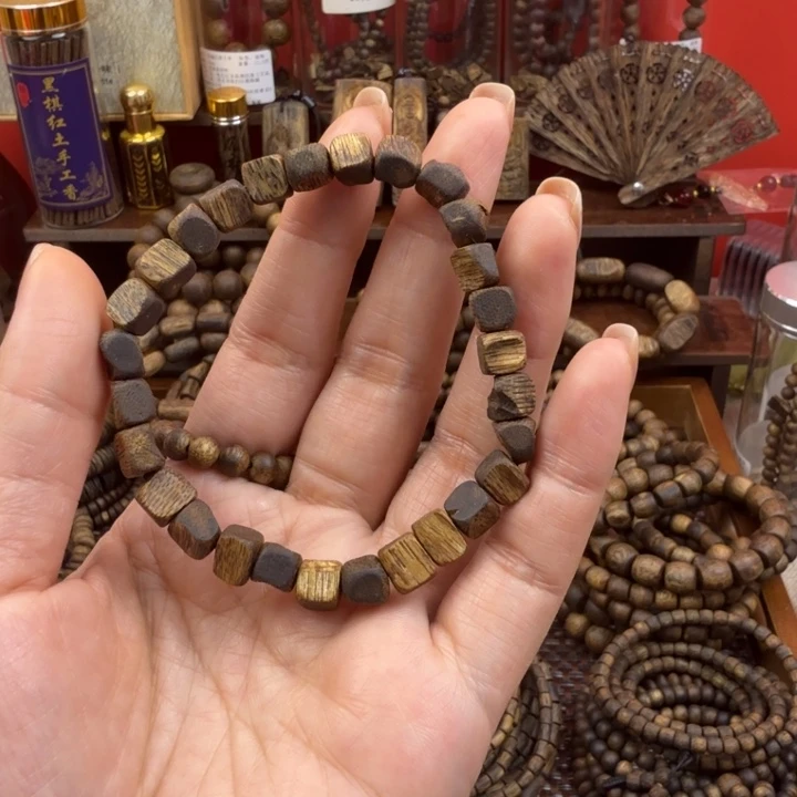 沉香碎屑奇楠0.7碎银子5克＋