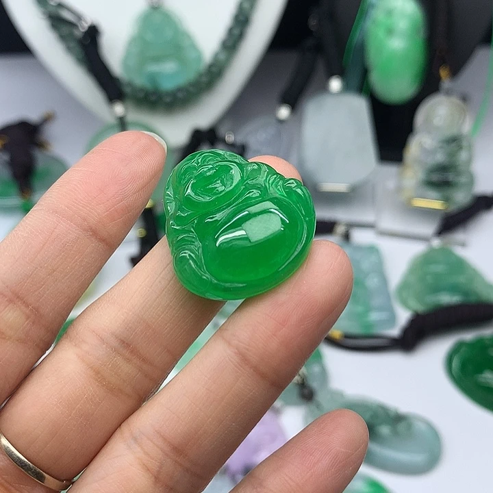 翡翠未镶嵌吊坠(赠链)