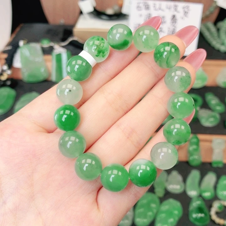 石英质玉（非洲翠）未镶嵌颈饰