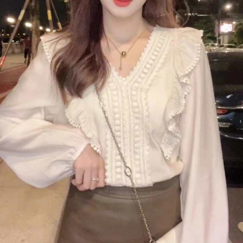 V领蕾丝拼接荷叶边衬衫女新款法式气质宽松显瘦衬衣长袖上衣 1515