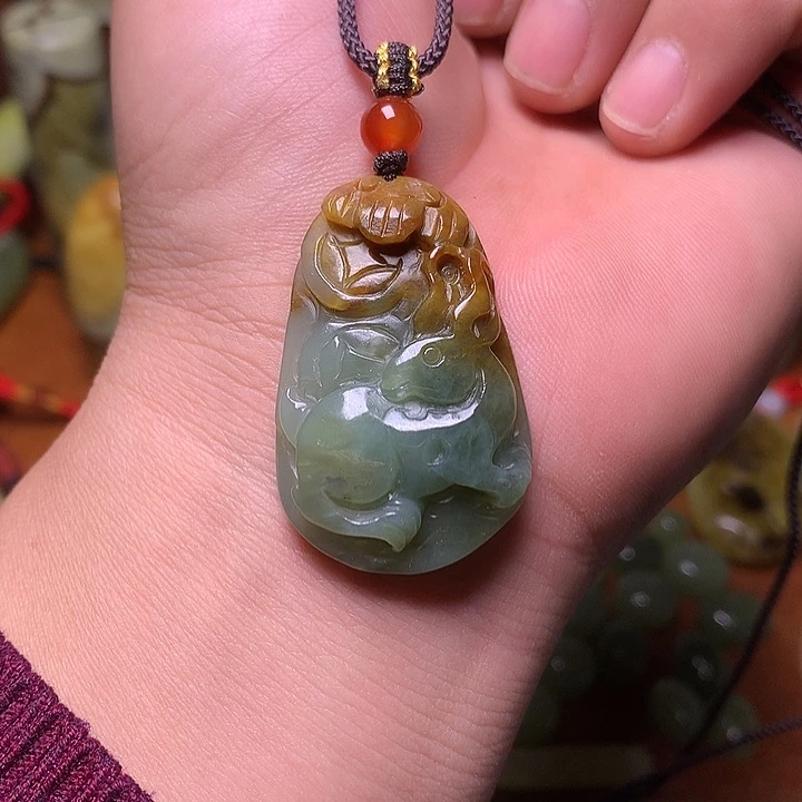 颈饰未镶嵌岫岩河磨玉（透闪石质玉）