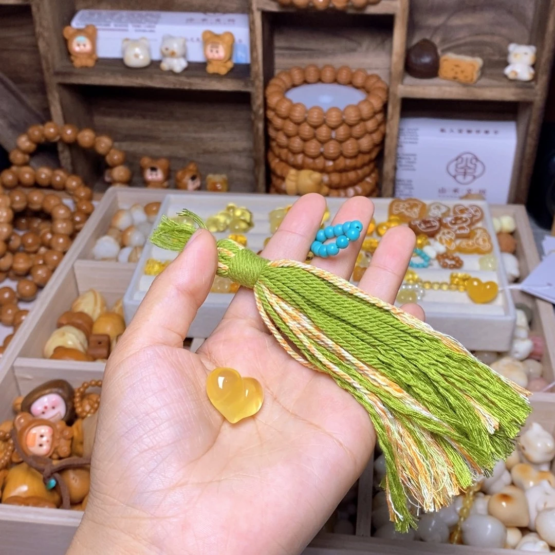 橘****吊坠猴头核桃绿流苏 爱心 1.84 绿卡