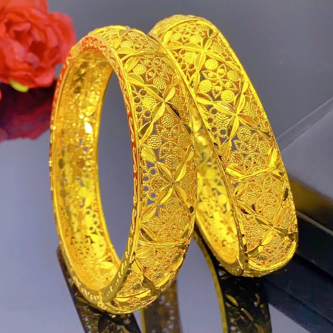 简约百搭四叶草宽面卡扣手镯