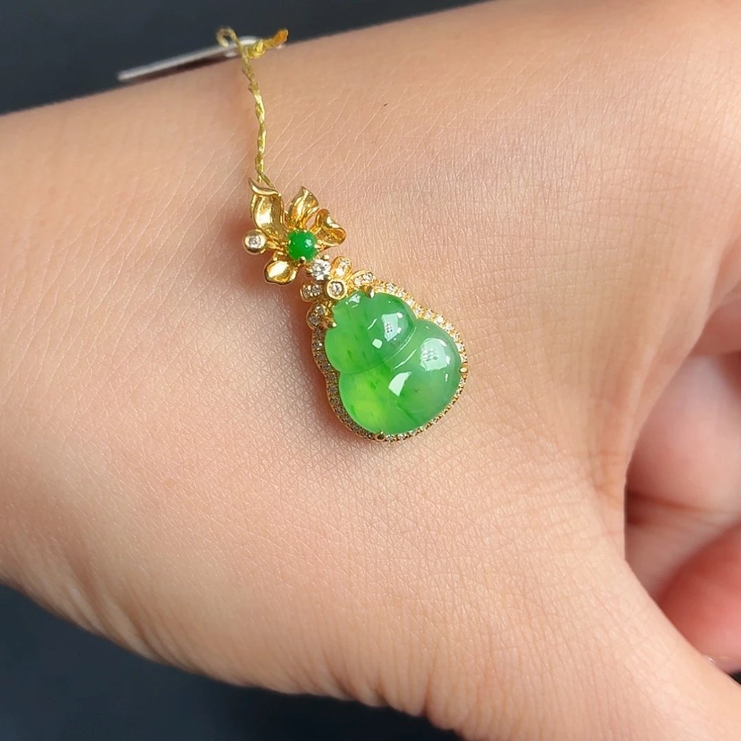 翡翠18K金镶嵌颈饰