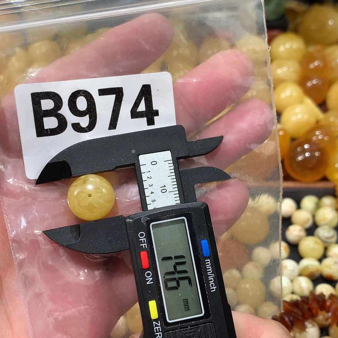 未镶嵌琥珀珠宝奇石