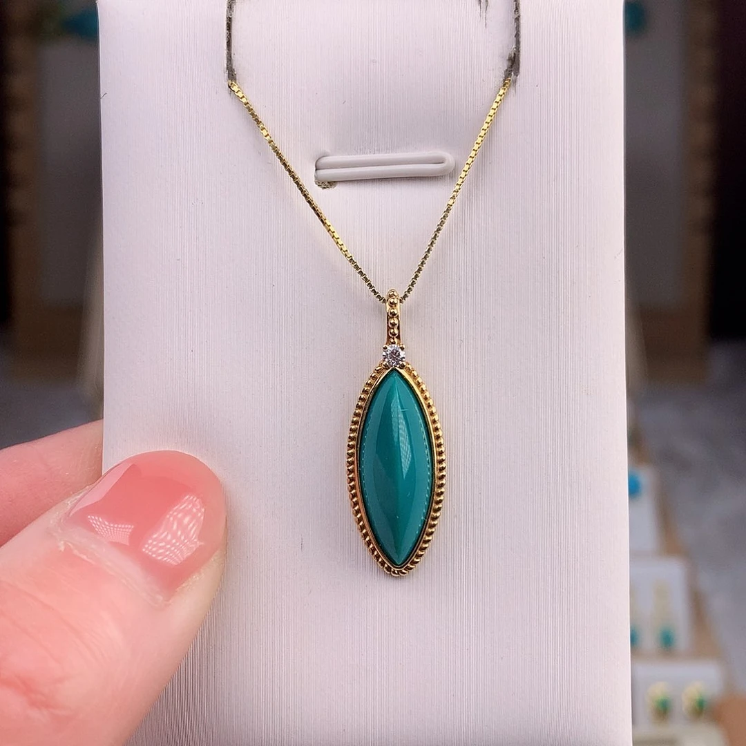 绿松石颈饰18K金镶嵌