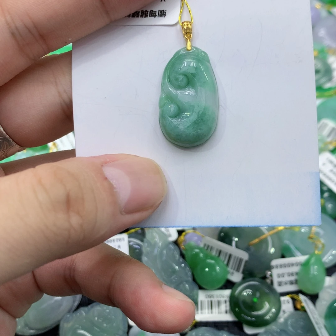 翡翠未镶嵌颈饰翡翠