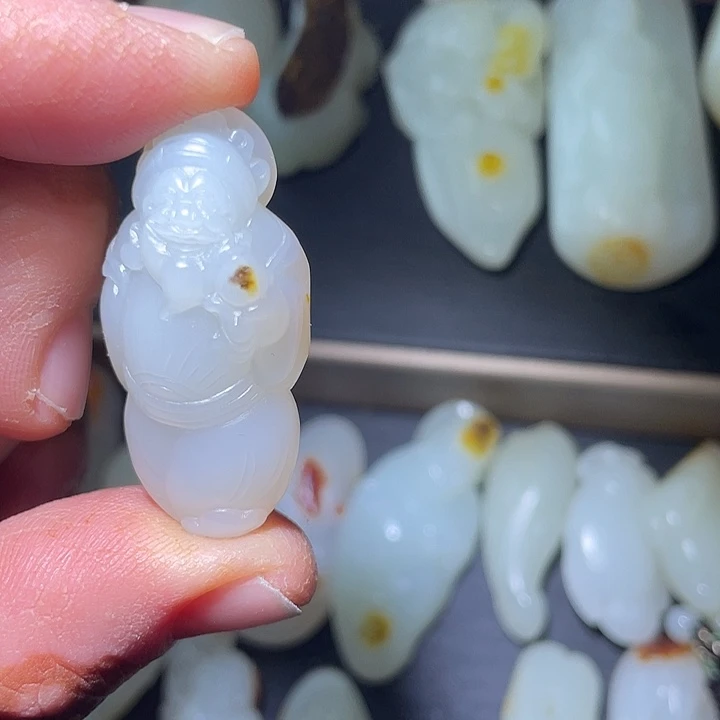 和田玉未镶嵌车挂