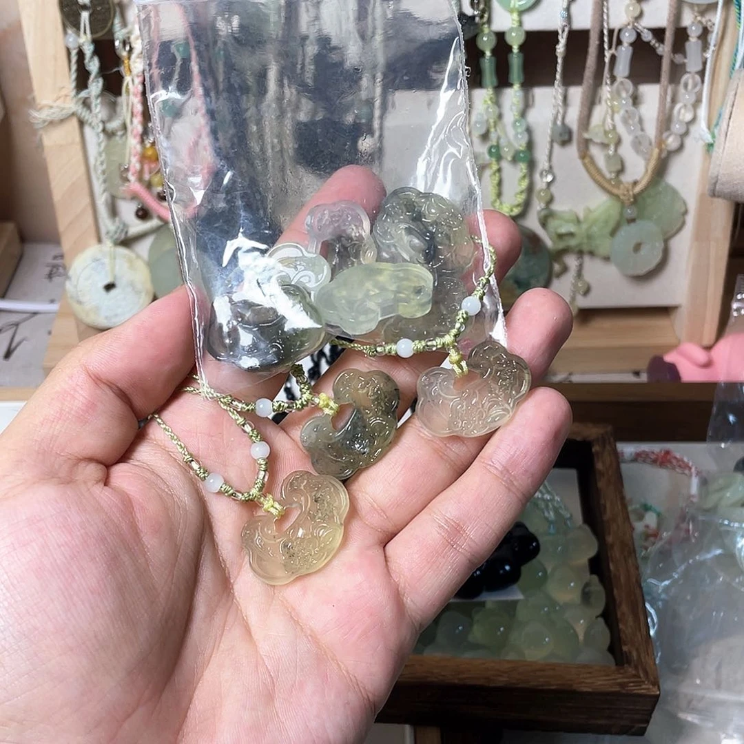 蛇纹石玉合金颈饰