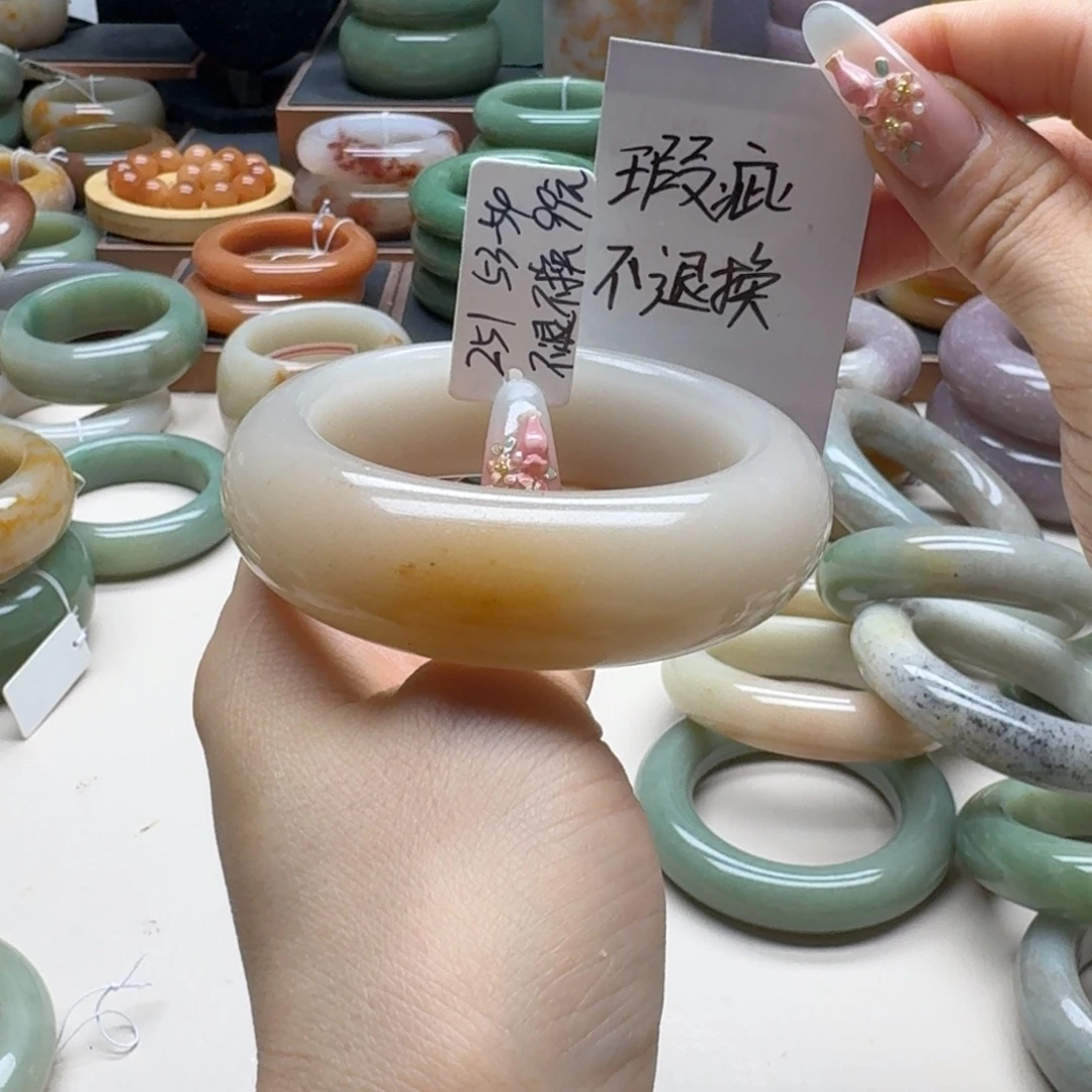 石英质玉未镶嵌手镯