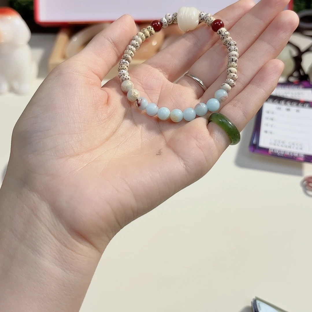 缨****石英质玉手镯未镶嵌