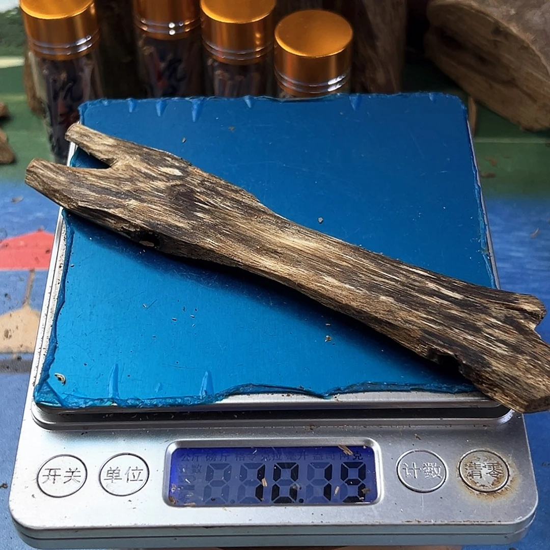 香料绿奇楠虫漏白棋10克