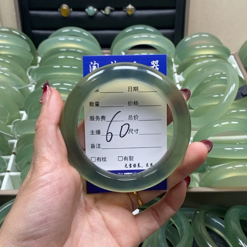 【闪购商品】蛇纹石玉手镯未镶嵌汪****奶