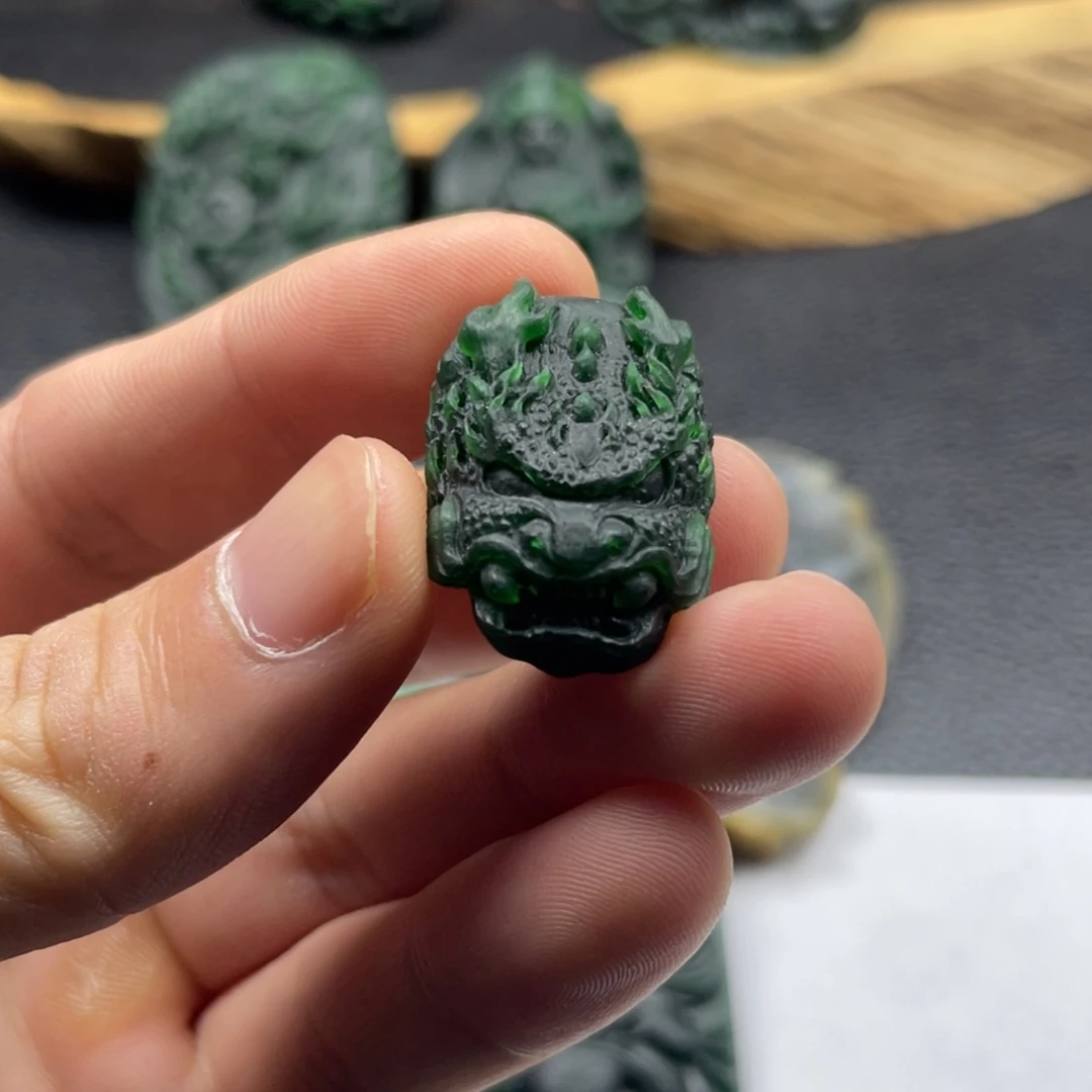 定制翡翠未镶嵌龙头